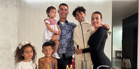 Georgina Rodriguez i Cristiano Ronaldo s obitelji