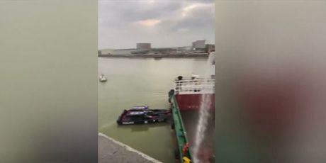 Brod se zabio u most u Kini - 3