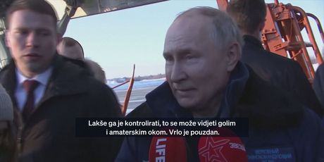 Vladimir Putin u avionu - 2
