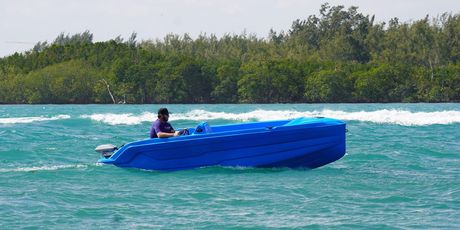 Plastični brod Phantom tvrtke Vision Marine Technologies - 1