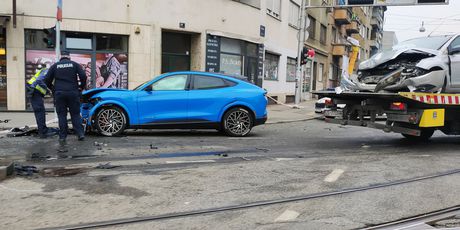 Električni Mustang sudario se u centru Zagreba