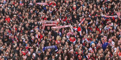 Hrvatski navijači na dočeku rukometašima