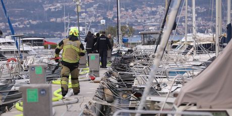 Požar brodica u lučici Spinut - 2