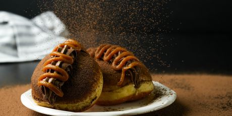 Krafna s čokoladom i karamelom