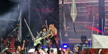 Vince Neil, Motley Crue - 6