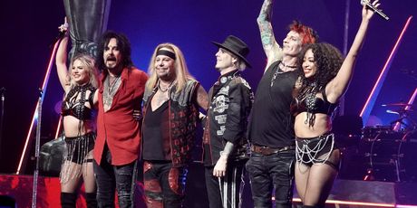 Vince Neil, Motley Crue - 7