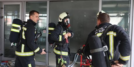 U robnoj kući City Life u centru Šibenika izbio požar - 4