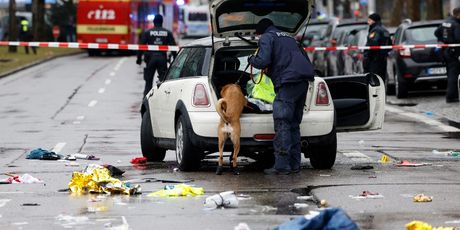 Automobil se zabio u ljude u Münchenu - 1