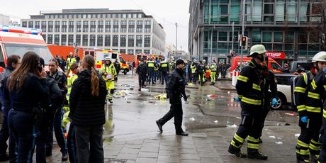 Automobil se zabio u ljude u Münchenu - 2