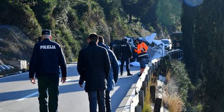 Stijena se odlomila i pala na vozilo kod Dubrovnika - 3