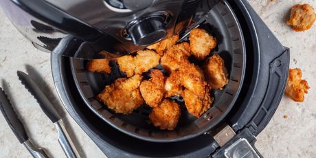 Hrskava piletina iz friteze na vrući zrak