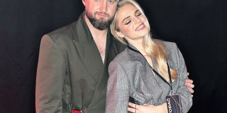 Matija Cvek sa suprugom