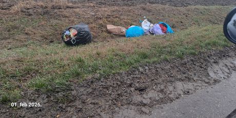 Ilegalno odlaganje otpada na izlazu iz Tenje - 2