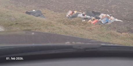 Ilegalno odlaganje otpada na izlazu iz Tenje - 3