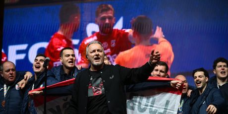 Marko Perković Thompson i rukometaši