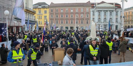 Molitelji na Trgu - 2