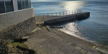 Hotel izgrađen u moru zatvorio pristup obali - 1