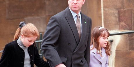 Princeze Beatrice i Eugenie i princ Andrew