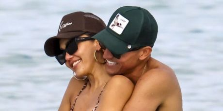 Jessica Alba i Danny Ramirez - 2