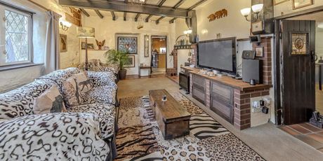 Dnevni boravak u špiljskoj kući