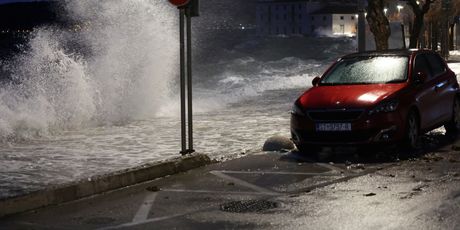 Jako jugo u Kaštel Starom podiglo more na rivu - 3