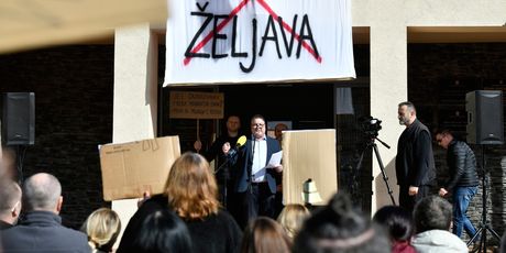 Prosvjed protiv gradnje centra za migrante