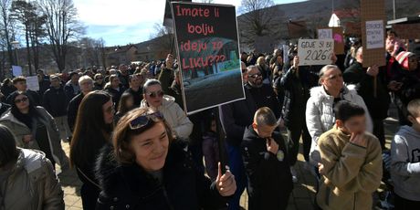 Prosvjed protiv gradnje centra za migrante