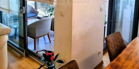 Luksuzan stan - pogled na Branimirovu - 1