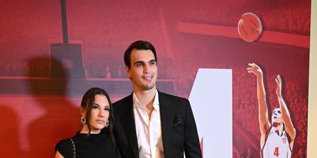 Dario Šarić s partnericom