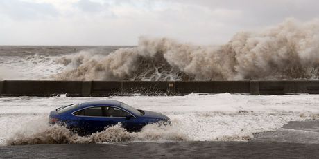Oluja Eleanor pogodila zapadnu Europu (Foto: AFP)