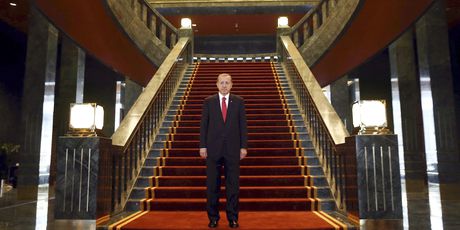 Recep Tayyip Erdogan u svojoj palači (Foto: AFP)