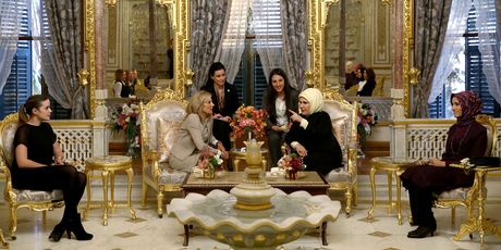 Emina Erdogan u palači (Foto: AFP)