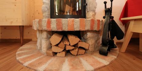 Kamin u kolibi Zlatorog Alpik