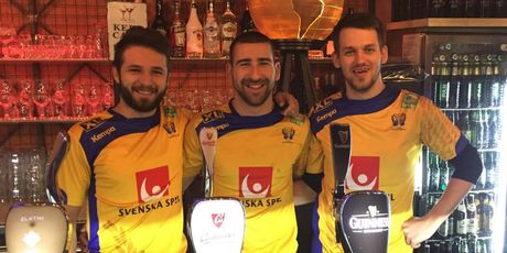 Hrvatski konobari u švedskim dresovima