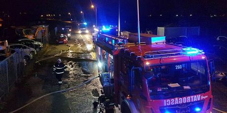 Požar u Strmcu Samoborskom uništio automobile (Foto: Facebook Vatrogasna zajednica Sv. Nedelje) - 2