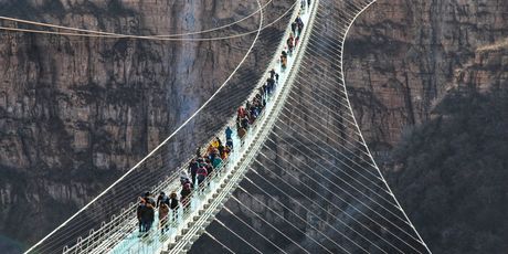 Najduži stakleni viseći most - 4