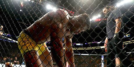 Francis Ngannou nakon poraza od Miočića (Foto: AFP)
