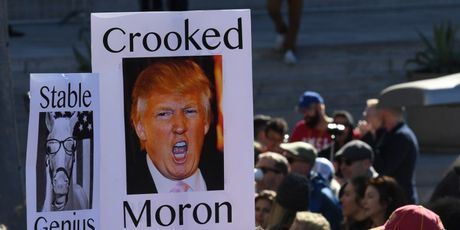 Prosvjed protiv Trumpa u Los Angelesu (Foto: AFP)