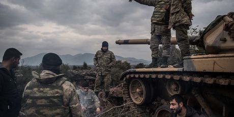 Turska vojska na granici sa Sirjiom prije napada na Kurde (Foto: AFP)