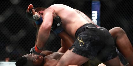 Miočić dominira nad Ngannouom (Foto: AFP)