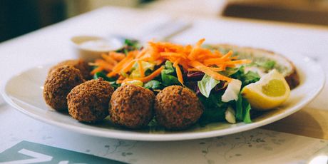 Falafel u Zrno bio bistrou