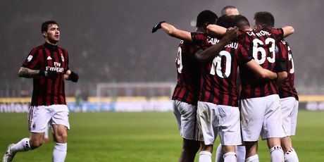 Igrači Milana slave pogodak (Foto: AFP)