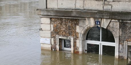 Poplava u Parizu (Foto: AFP)
