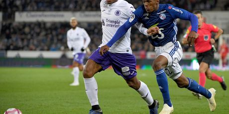 Jean-Clair Todibo i Lebo Mothiba (Foto: AFP)