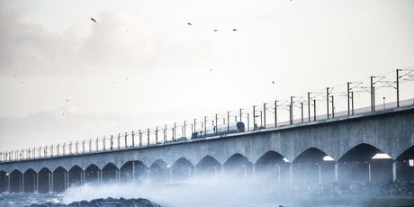 Vlakovi su se sudarili na mostu (Foto: AFP)