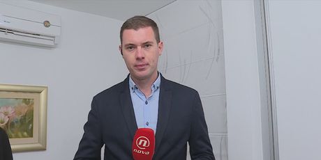 Mario Jurić razgovara s iznajmljivačicom Martinom Nimac Kalcinom (Foto: Dnevnik.hr) - 3
