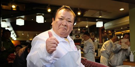 Vlasnik lanca restorana tunu je kupio na aukciji na novoj tokijskoj tržnici (Foto: AFP) - 7