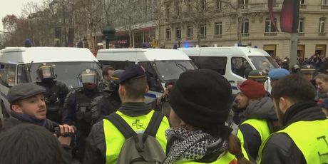 Prosvjed u Parizu (Foto: screenshot/Reuters) - 1