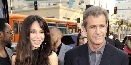 Mel Gibson i Oksana (Foto: AFP)