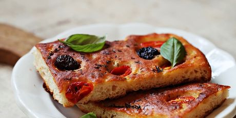Focaccia s rajčicama i maslinama